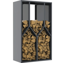 Holzregal gefüllt mit Brennholz