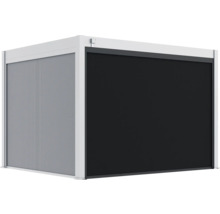 Pergola mit einer Seitenwand und einem Rollo als Sichtschutz