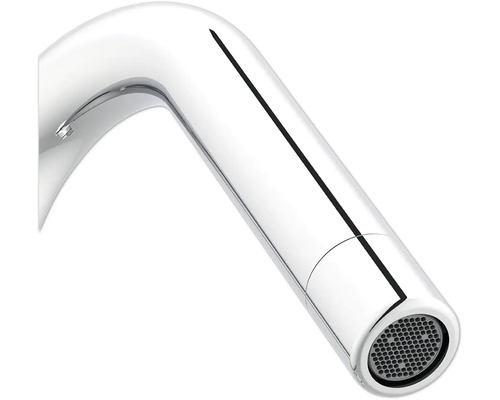 Detailansicht eines verchromten Wasserhahns