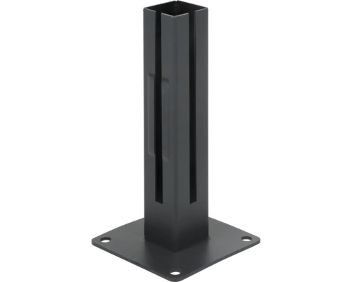 Pfostenfuß aus Metall mit quadratischer Grundplatte und Befestigungslöchern