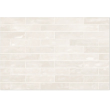 Rechteckige Fliesen im Mauerverband verlegt.