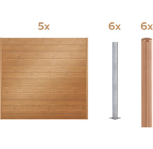 Komplette Sichtschutzwand mit fünf Holzelementen und sechs Pfosten aus Aluminium und Kupfer