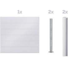 Ein Zaunelement und zwei Zaunpfosten zur Gartengestaltung