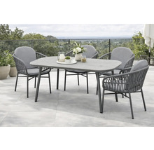 Gartensitzgruppe mit grauem Tisch und vier Stühlen mit geflochtener Optik und grauen Sitzkissen