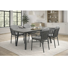 Esstischgarnitur mit vier Korbstühlen und grauem Holztisch in einem hellen Raum.