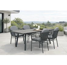 Esstischgarnitur mit Tisch und Stühlen für den Außenbereich auf einer Terrasse