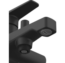 Schwarzer Wasserhahn zur Montage