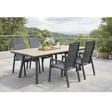 Esstischgruppe mit Tisch und Stühlen für den Außenbereich auf einer Terrasse