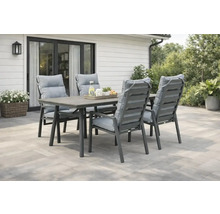 Gartensitzgruppe mit Tisch und vier Stühlen mit Polsterauflagen auf einer Terrasse