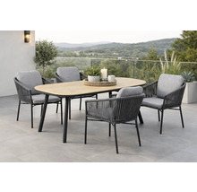 Gartenset mit ovalem Tisch und vier Stühlen mit Armlehnen auf einer Terrasse