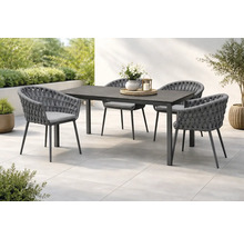 Gartensitzgruppe mit Tisch und vier Stühlen mit Sitzkissen auf Terrasse