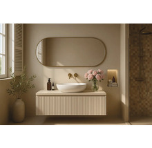 Badezimmer mit Waschtisch, Spiegel und Dusche