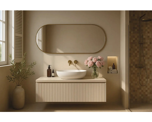 Badezimmer mit Waschtisch, Spiegel und Dusche