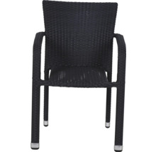 Schwarzer Gartenstuhl aus Polyrattan-Geflecht mit Armlehnen und silbernen Fußkappen.