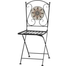 Klappbarer Gartenstuhl aus Metall mit Mosaik-Inlay im Sternendesign in der Rückenlehne und Gitter-Sitzfläche.