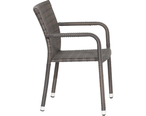 Gartenstuhl mit Armlehnen aus Polyrattan-Geflecht.