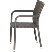 Gartenstuhl aus Polyrattan-Geflecht mit Armlehnen in Dunkelbraun.