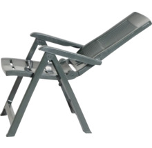 Klappbarer Gartenstuhl aus Kunststoff in Anthrazit mit hoher Rückenlehne und Armlehnen.