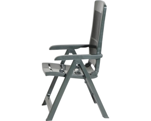 Klappbarer Gartenstuhl aus dunkelgrünem Kunststoff mit Armlehnen und hoher Rückenlehne.