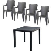 Gartenmöbel-Set in Anthrazit bestehend aus vier stapelbaren Kunststoffstühlen in Rattan-Optik mit Armlehnen und einem quadratischen Tisch.