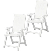 Zwei weiße Garten-Klappsessel aus Kunststoff mit hoher Rückenlehne und Armlehnen.