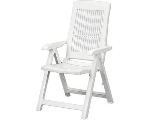 Klappbarer Gartenstuhl aus Kunststoff in Weiß mit hoher Rückenlehne und Armlehnen.