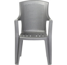 Stapelstuhl aus Kunststoff mit Rückenlehne in Flechtoptik und Armlehnen.