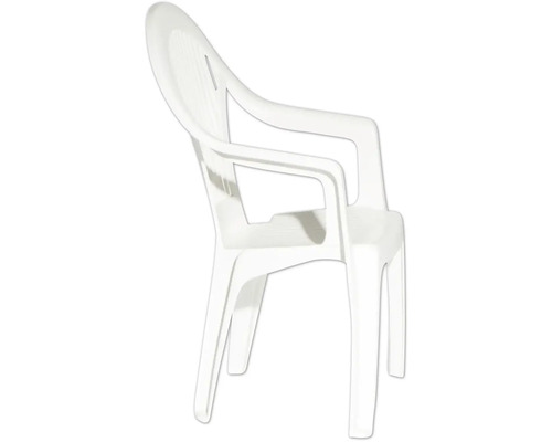Weißer Stapelstuhl aus Kunststoff mit Armlehnen und lamellierter Rückenlehne.