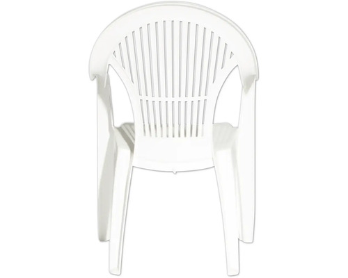 Stapelbarer Gartenstuhl aus weißem Kunststoff mit Armlehnen und Lamellen-Rückenlehne.