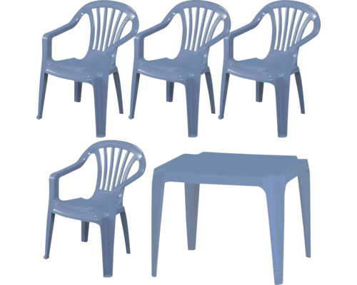 Blaues Gartenmöbel-Set aus Kunststoff bestehend aus vier Stapelstühlen mit Armlehnen und einem quadratischen Tisch.