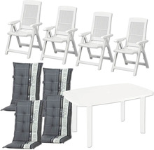 Gartenmöbel-Set mit vier weißen Klappsesseln, einem rechteckigen weißen Gartentisch und vier grau gemusterten Hochlehner-Auflagen.