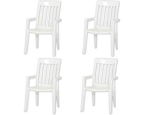 Set aus vier weißen Gartenstühlen aus Kunststoff mit Armlehnen und Rückenlehne mit Latten.