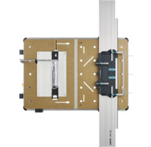 Wolfcraft Master Cut Maschinentisch mit Führungsschiene FKS 145 und brauner Arbeitsplatte in der Draufsicht.