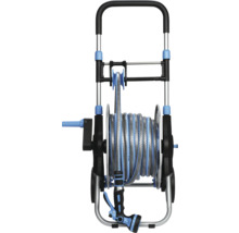 Schlauchtrommel mit Gartenschlauch und Spritzdüse