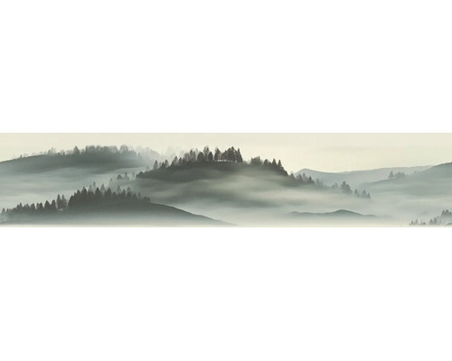 Panoramatapete mit einer nebligen Waldlandschaft, sanften Hügeln und im Nebel gehüllten Nadelbäumen.