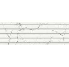 Wandfliese mit Marmoroptik und horizontaler Reliefstruktur.
