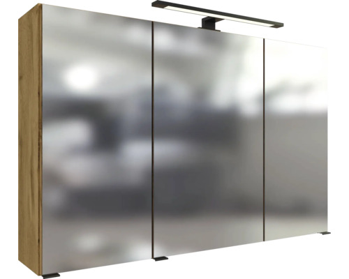 Dreitüriger Spiegelschrank für das Badezimmer mit LED-Beleuchtung und Holzkorpus in Eichenoptik.