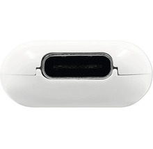 Nahaufnahme eines USB-C Ladeanschlusses an einem weißen Gerät.
