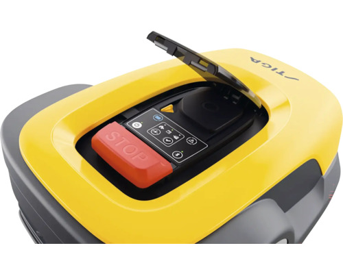 Stiga Mähroboter mit geöffneter Abdeckung und Bedienfeld