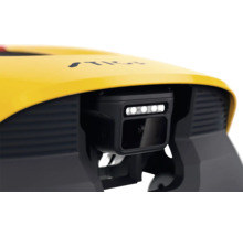 Detailaufnahme eines Robotermähers mit Sensor und Stiga Logo