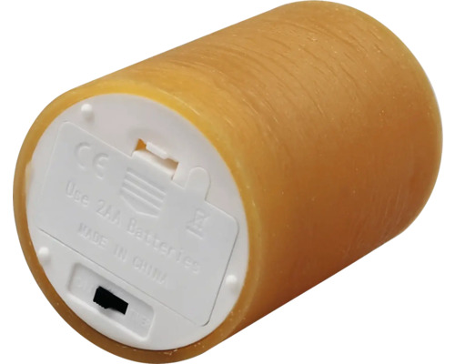 Dekorative LED-Kerze mit Batteriefach und Schalter an der Unterseite.