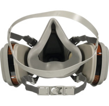 Halbmaske mit Filtern für Atemschutz