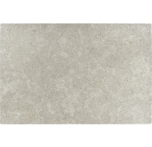 Graue Feinsteinzeug-Terrassenplatte in Steinoptik mit strukturierter Oberfläche.