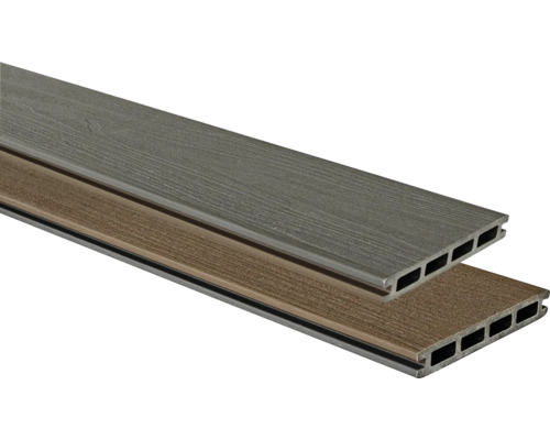 Zwei Terrassendielen aus Holzverbundwerkstoff mit Hohlkammern
