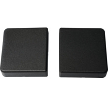 Zwei schwarze Vierkantstopfen