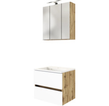 Badezimmermöbel-Set bestehend aus einem Spiegelschrank mit Beleuchtung und einem Waschtischunterschrank mit zwei weißen Fronten in Eichen-Optik.
