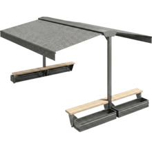 Sitzgruppe mit Sonnenschutz und integrierten Pflanzkästen