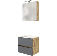 Badezimmermöbel-Set mit dreitürigem Spiegelschrank inklusive LED-Beleuchtung und Waschtischunterschrank mit zwei grauen Schubladen.