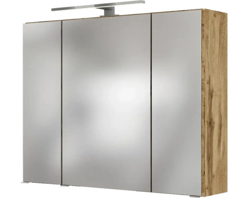 Dreitüriger Badezimmer-Spiegelschrank mit Korpus in Holzoptik und einer LED-Aufsatzleuchte.