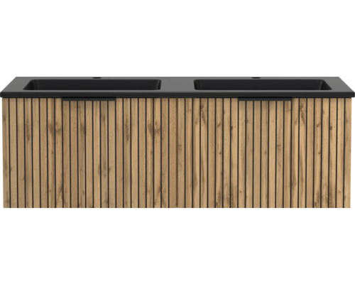 Doppelwaschtisch-Unterschrank mit Front in Holzoptik im Lamellendesign und schwarzem Doppelwaschbecken.